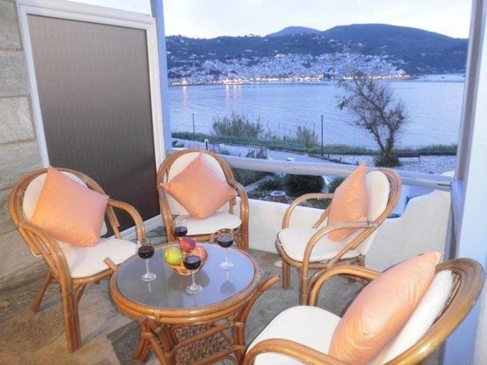 Karavos Sea View Apartments Skopelos Town Exterior foto