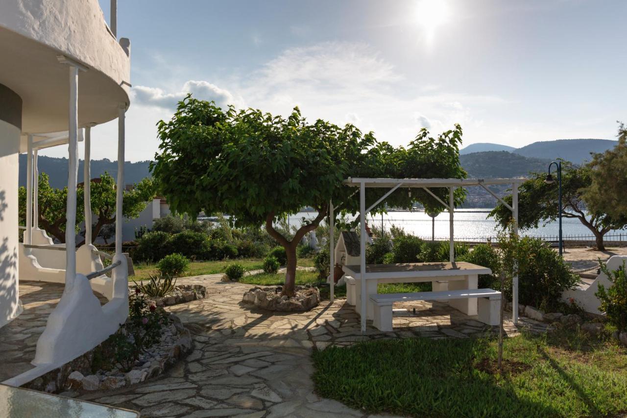 Karavos Sea View Apartments Skopelos Town Exterior foto